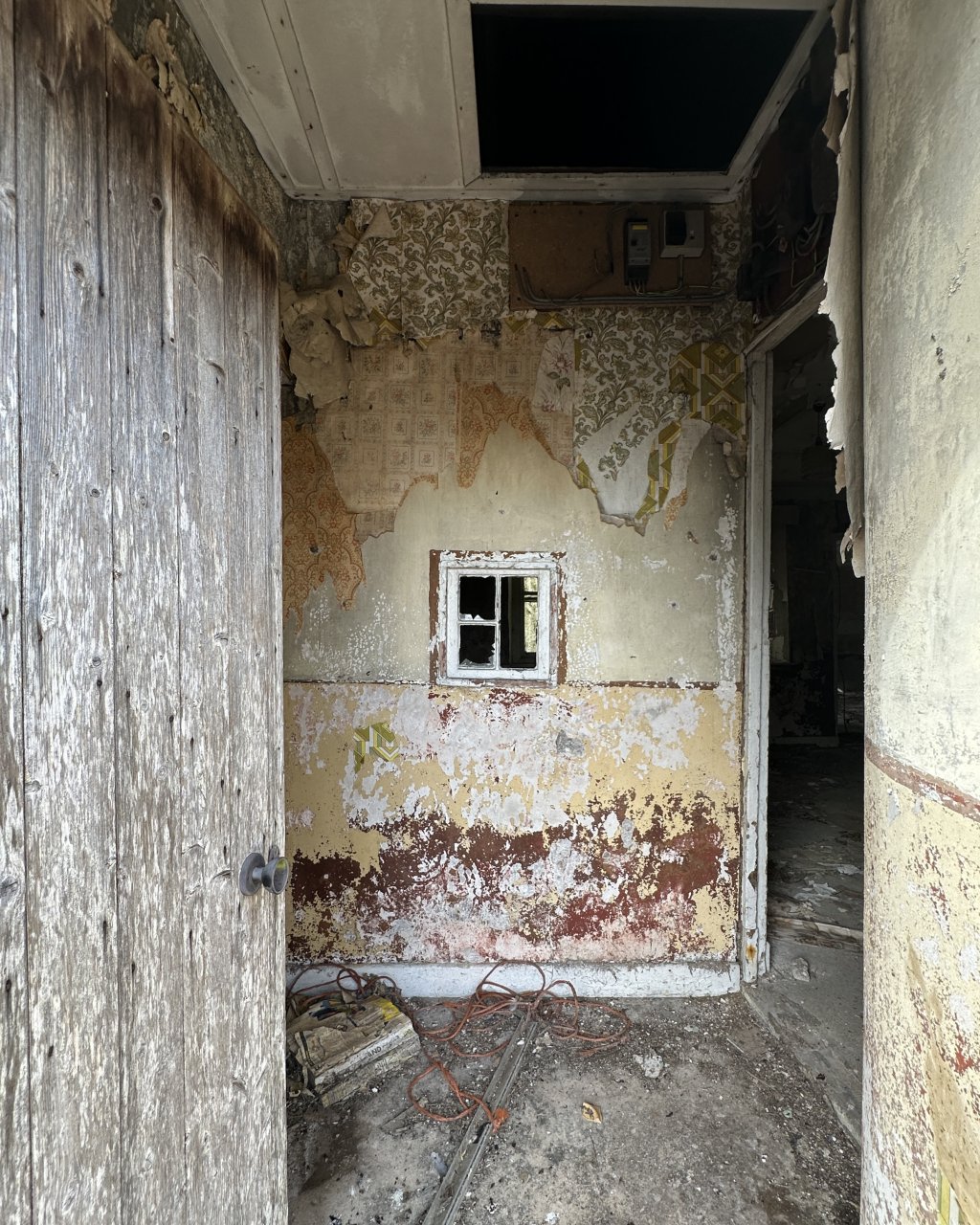 Hearth-Lobby House